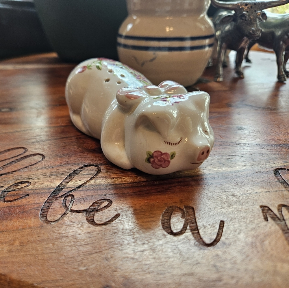 Vintage Avon potpourri pig